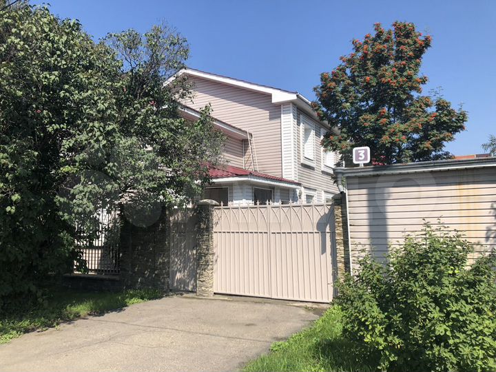 Дом 280 м² на участке 7,5 сот.