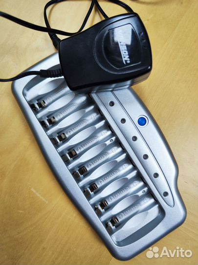 Зарядное на 8 шт ааа/аа Ni-Mh аккумуляторов