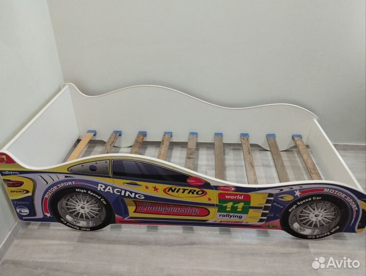 Детская кровать машинка с матрасом бу