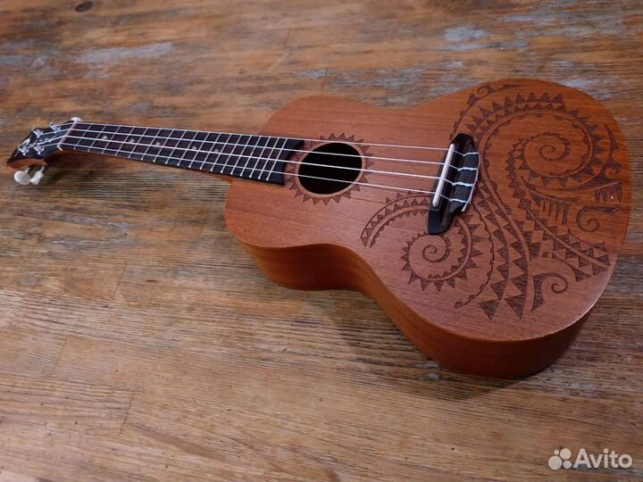 Укулеле Luna концертная из красного дерева