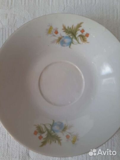 Чашечка с блюдцем и сливочник