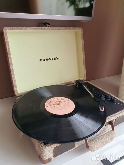 Виниловый проигрыватель crosley