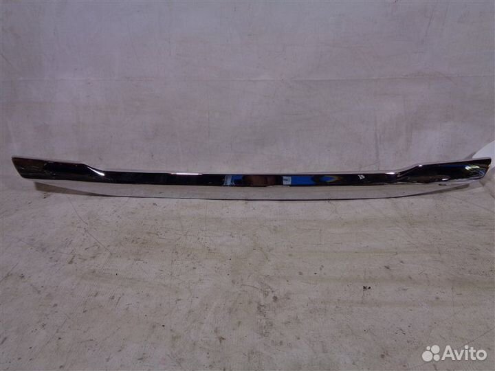 Накладка крышки багажника Mitsubishi Pajero Sport