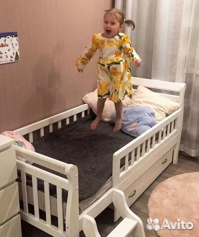 Кровать детская из массива