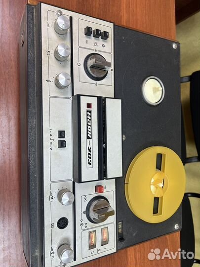 Катушечный магнитофон маяк 203