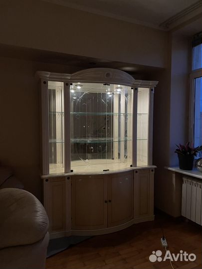 Шкаф буфет для посуды застекленный