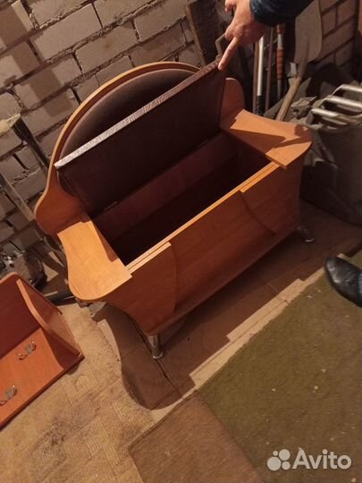 Вешалка + диван в прихожую