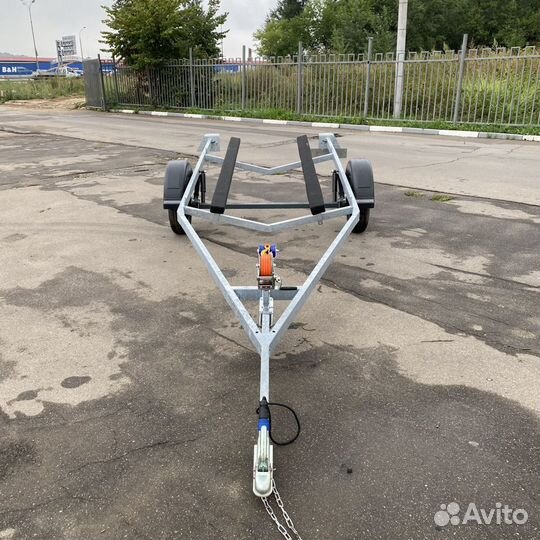 Дешевый лодочный прицеп длиной 5.5м