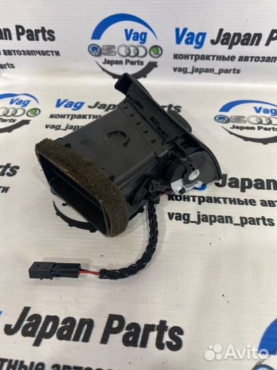 Дефлектор воздушный передний правый Audi A4 B7 BWE