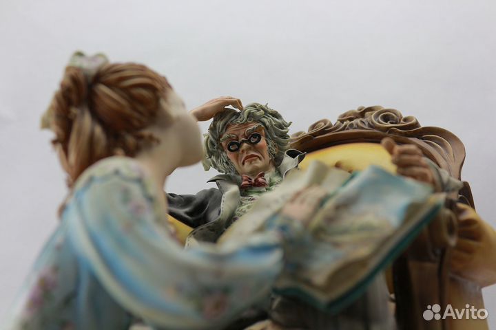 Статуэтка из фарфора Профессор с внучкой Capodimon