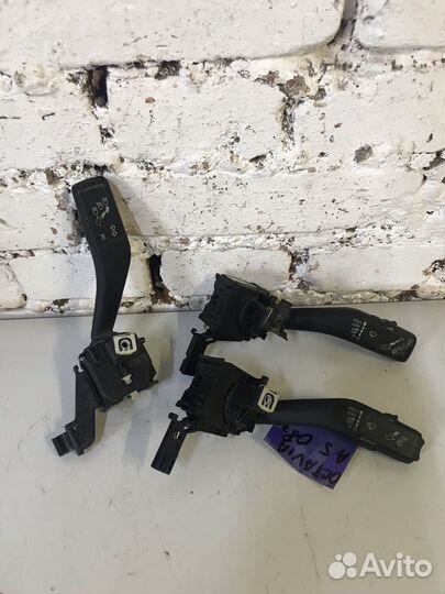 Переключатель подрулевой Skoda Octavia A5