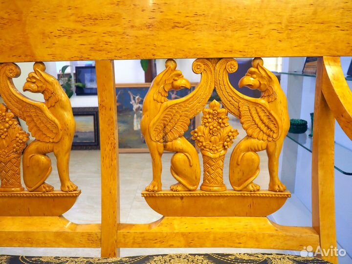 Диван. Конец XIX века. Карельская береза