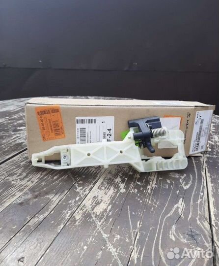 Кронштейн ручки двери hyundai elantra 2008