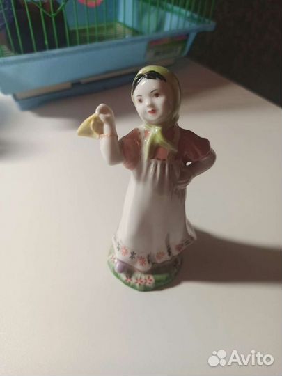 Фарфоровые статуэтка юная плясунья лфк