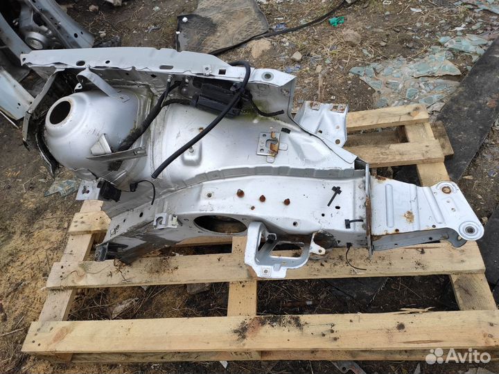 Лонжерон со стаканом левый на Opel Astra H