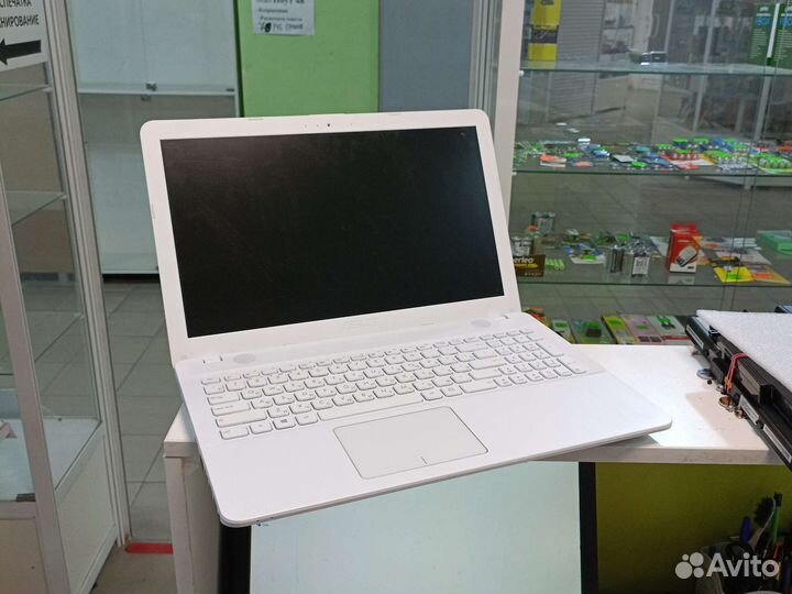 Стильный белый ноутбук 15 дюймов