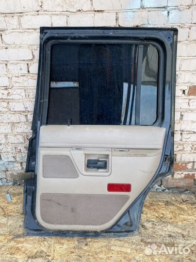 Задняя правая дверь Ford Explorer 1