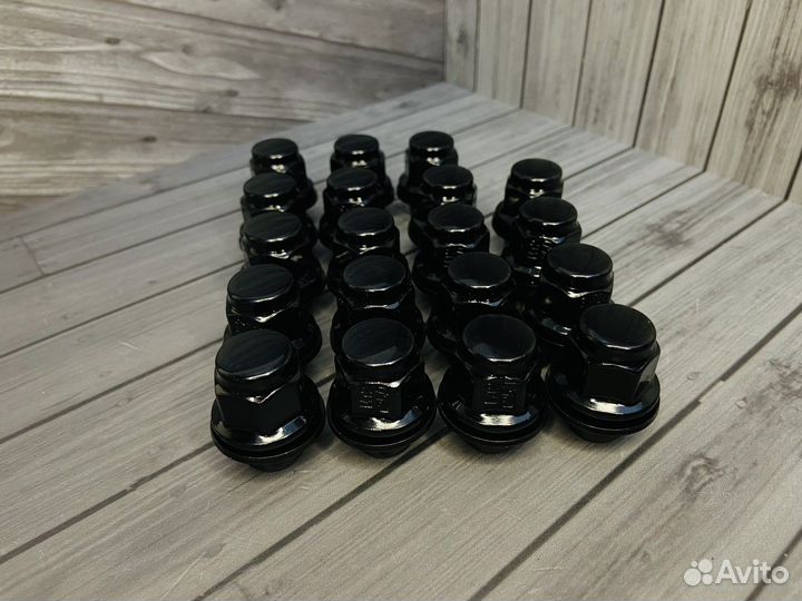 Колесные гайки на nissan черные