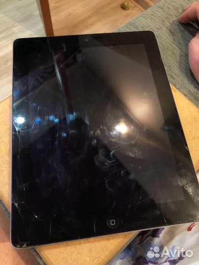 Продам планшет iPad 3 (треснут экран)