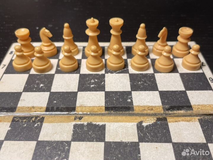 Дорожный набор шахмат и шашек на магнитах