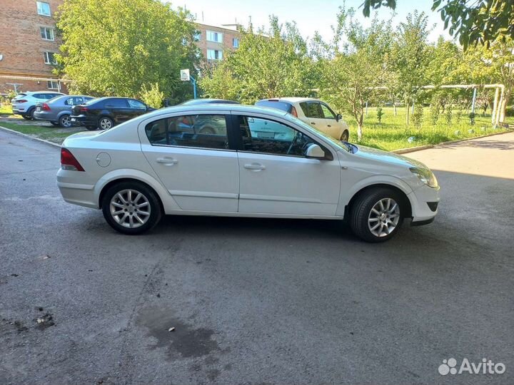 Opel Astra 1.8 МТ, 2013, 230 000 км