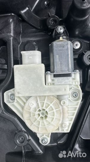 Стеклоподъемник задней двери BMW G11