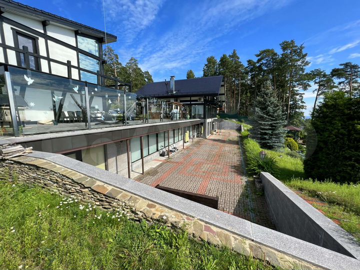 Дом 868 м² на участке 58 сот.