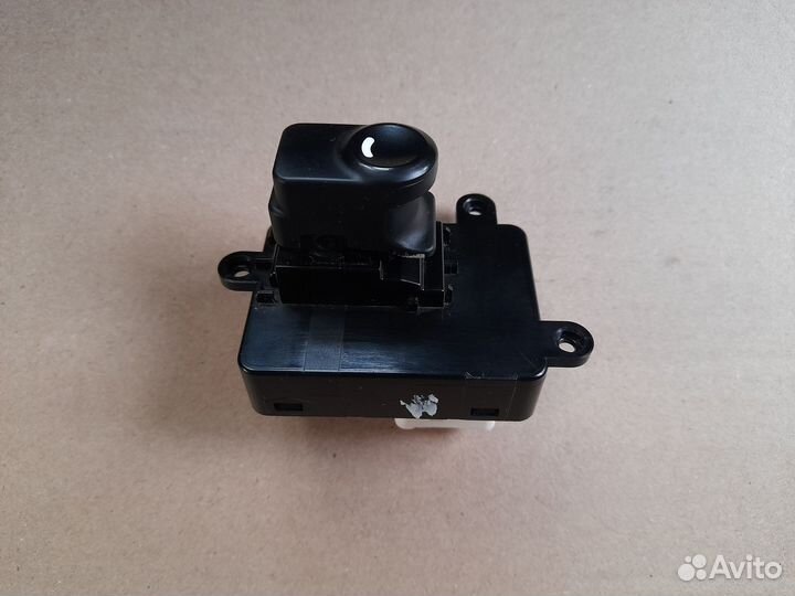 Кнопка стеклоподъемника Hyundai I30