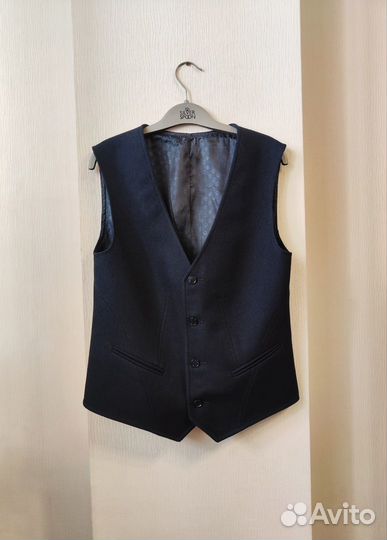 Продам жилетку 164 см