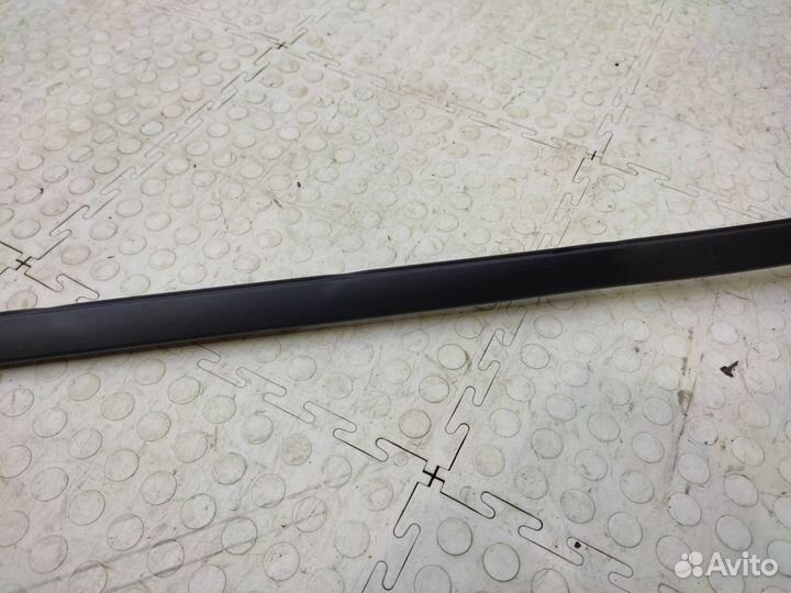 Молдинг лобового стекла правый Toyota Land Cruiser