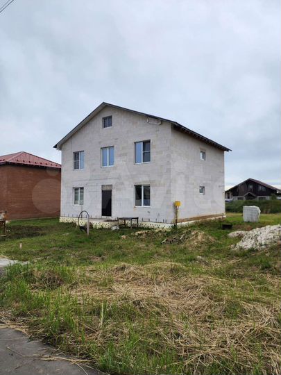 Дом 220 м² на участке 10 сот.