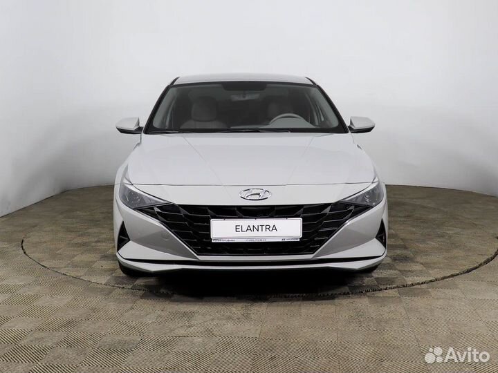 Hyundai Elantra, 2022
