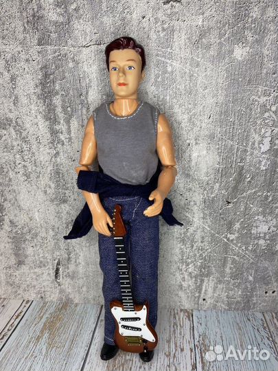 Кукла модель Кевин с гитарой