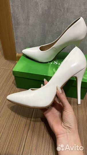 Туфли женские белые 39 размер