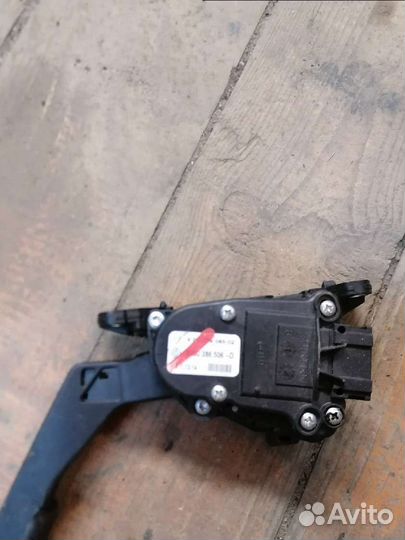 Электронная педаль газа Renault/Nissan