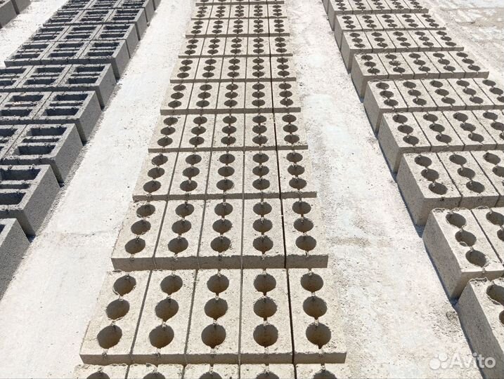 Блок строительный стеновой