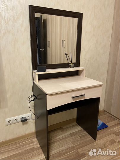 Столик женский