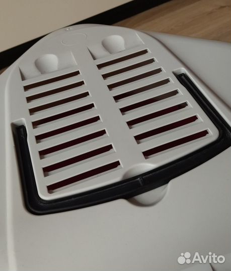 Угловой закрытый лоток для кошек