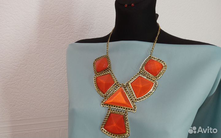 Комплект бижутерии серьги и колье