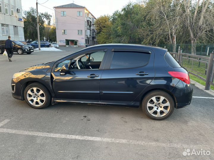Peugeot 308 1.6 AT, 2012, битый, 155 000 км