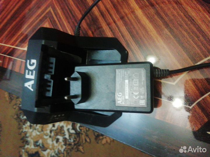 Зарядное устройство для шуруповерта AEG 18ват