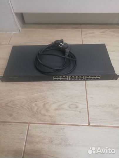Маршрутизатор, свич 24 порта