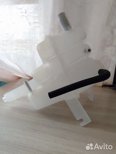 Расширительный бачок на 2.3л