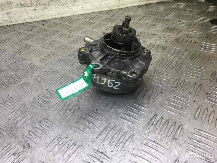 Насос вакуумный Mercedes C-klasse A6112300065 6119