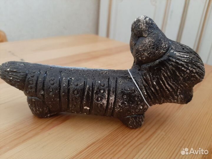 Фигурка таксы