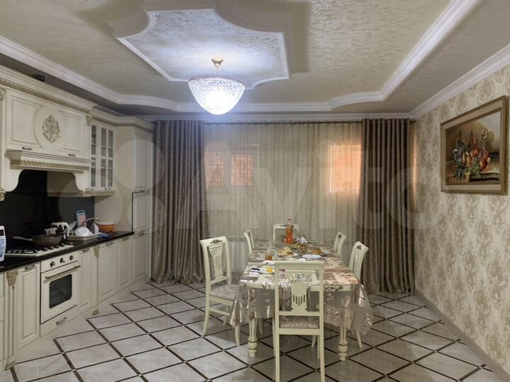 Дом 370 м² на участке 6 сот.