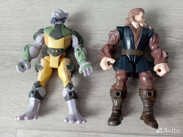 Фигурки героев из 