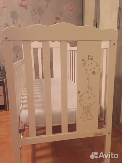 Кроватка детская испанской Фирмы Micuna белого цве