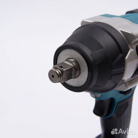 Гайковерт Makita 700Нм c двумя АКБ новый