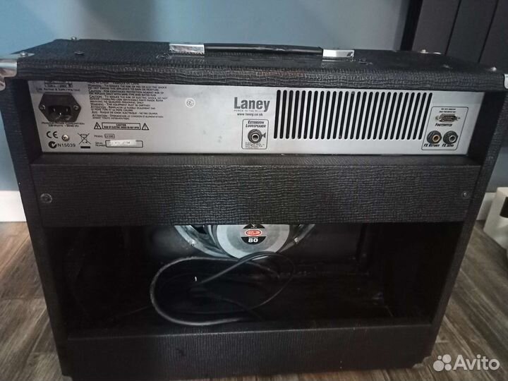 Гитарный ламповый комбоусилитель laney lv300